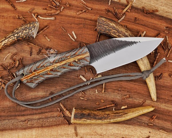 Best skinning knife with D2 steel blade and pinecone handle for deer hunting