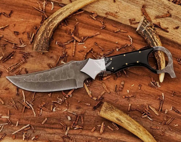 Premium ringtail hunting knife