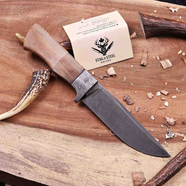 Full profile of D2 semi-tang hunting knife with lacewood handle and Damascus guard