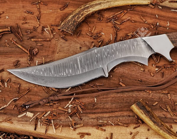 Damascus steel pattern on Bowie knife blade
