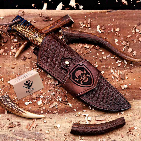 Damascus hunting knife with skull-engraved Italian leather sheath