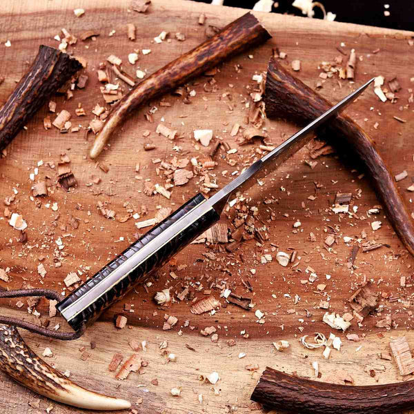 Stainless Damascus hunting knife spine pattern detail
