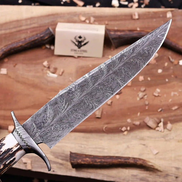 Full length feather pattern on Damascus bowie knife blade