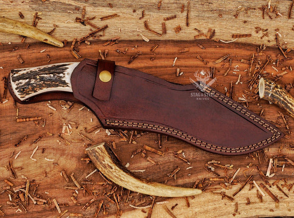 Kukri Bowie knife front view showing hand-forged Damascus steel blade