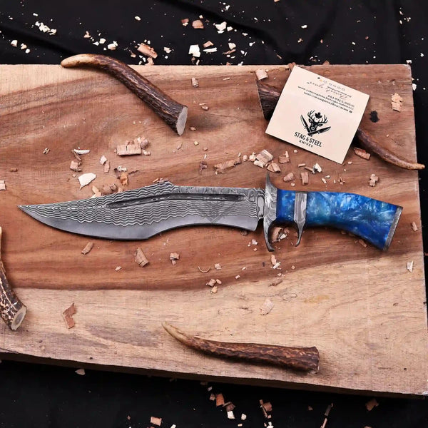 Full profile of San Mai Damascus finger guard bowie knife with antler and brand card
