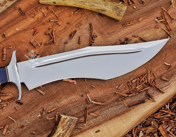 Ergonomic handle grip on survival bowie knife