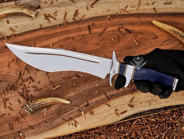 Heavy duty survival bowie knife for tough tasks