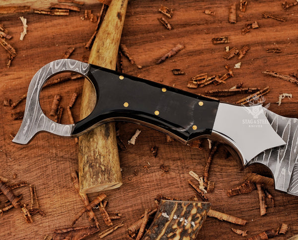 Custom Ringtail Hunting Knife – Bull Horn Handle – Stainless Damascus Blade with Maple Leaf Sheath