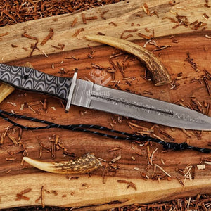 Big dagger knife with black Micarta handle – front view