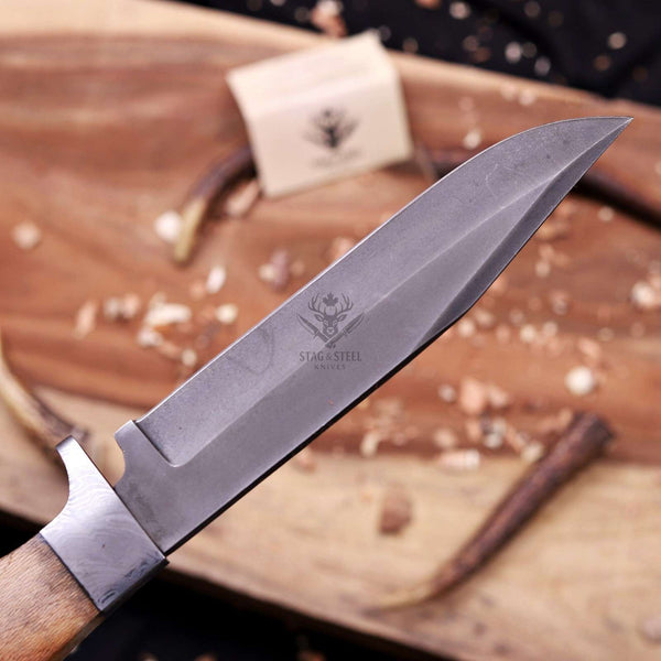 Thick stonewashed D2 blade with raised spine ridge macro on full tang hunter