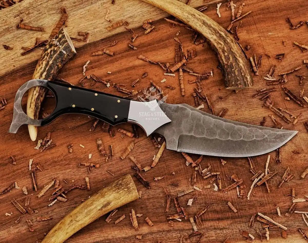 Custom ringtail hunting knife with D2 steel blade 