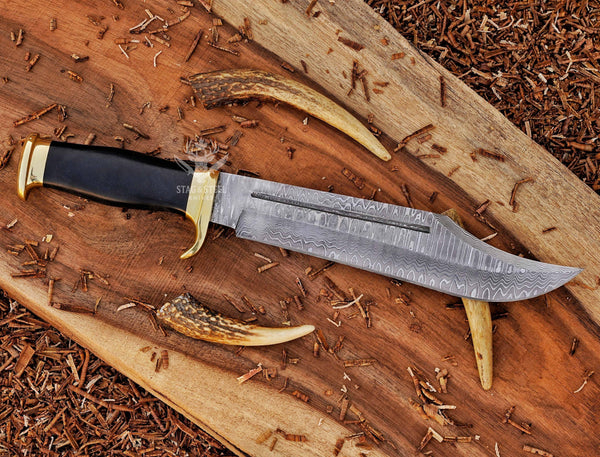 Damascus steel blade on Crocodile Dundee Bowie Knife