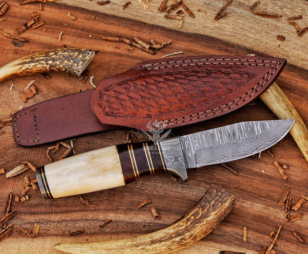 Damascus hunting knife with leather sheath