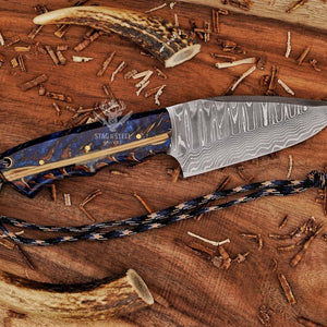 Damascus steel blade on skinning knife