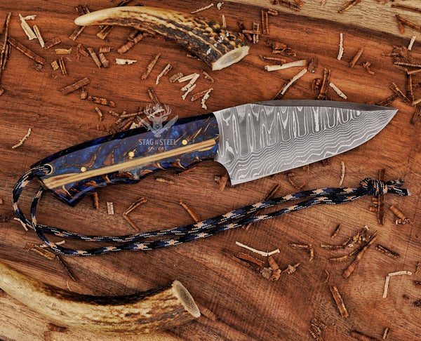 Damascus steel blade on skinning knife