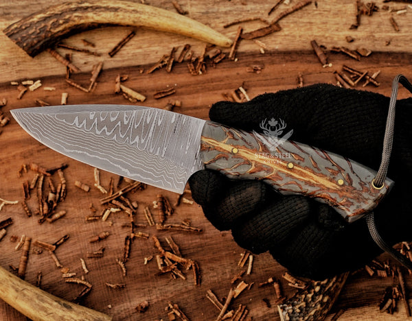 Balanced fixed blade design of skinning knife