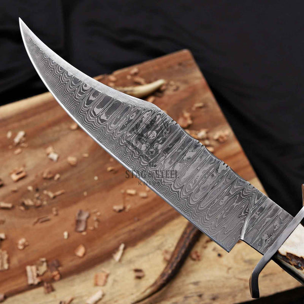 Close-up of the Ladour-pattern Damascus steel on the Juan Padillo Bowie blade