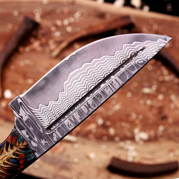Close-up of San Mai Damascus blade pattern on handmade hunting knife